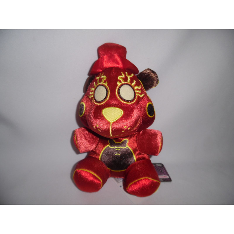 La FNAF a passé cinq nuits dans la peluche de Freddy.