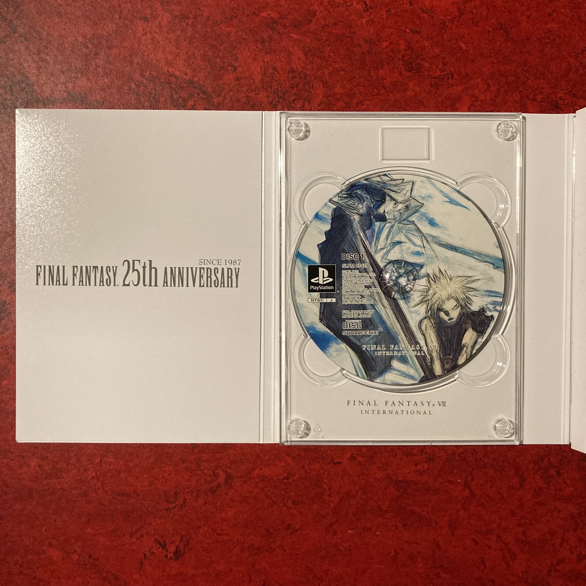 Final Fantasy VII International – Final Fantasy 25th Anniversary Ultimate Box (PlayStation)